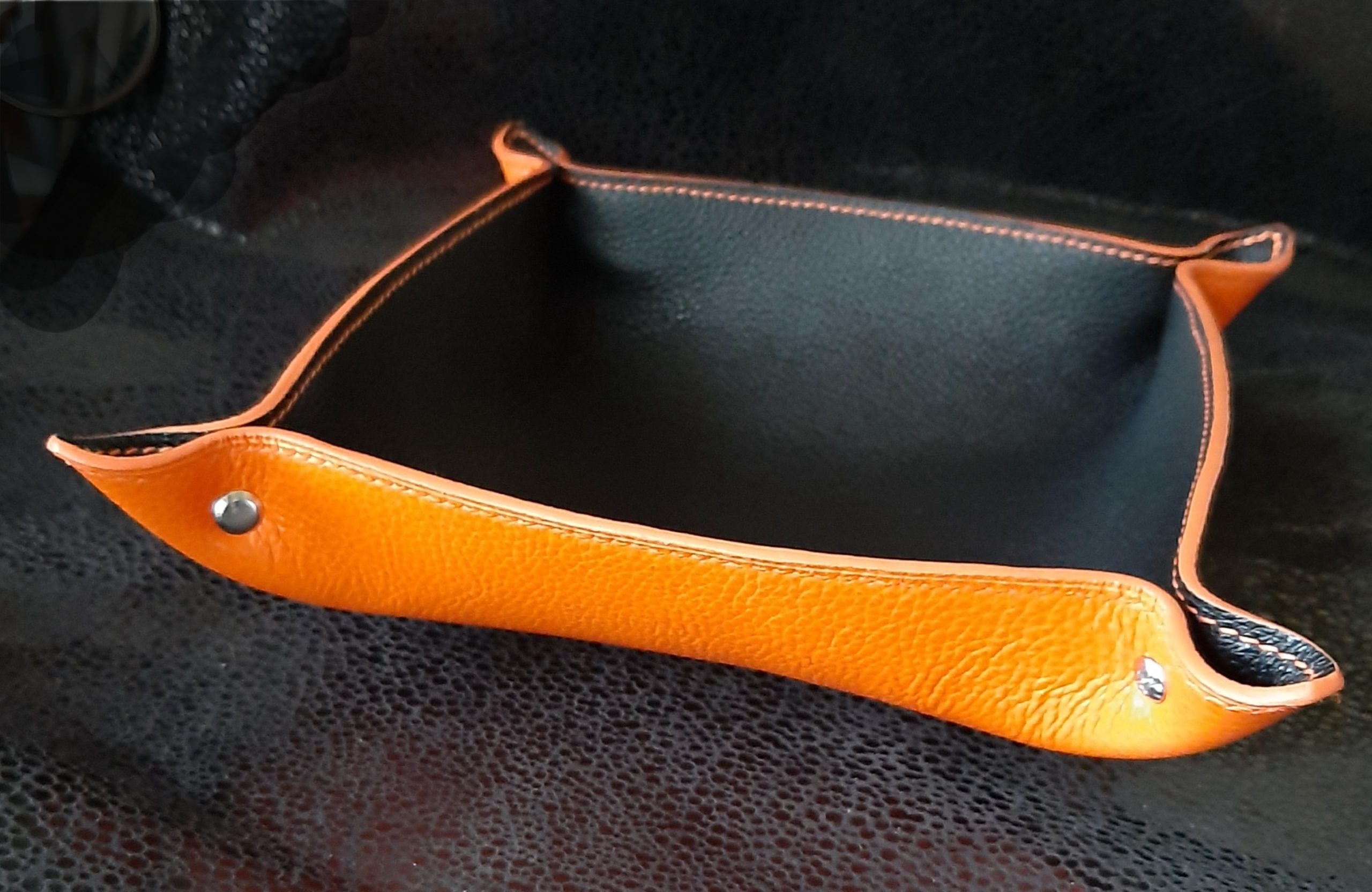 Vide-poches orange et noir – Image 1