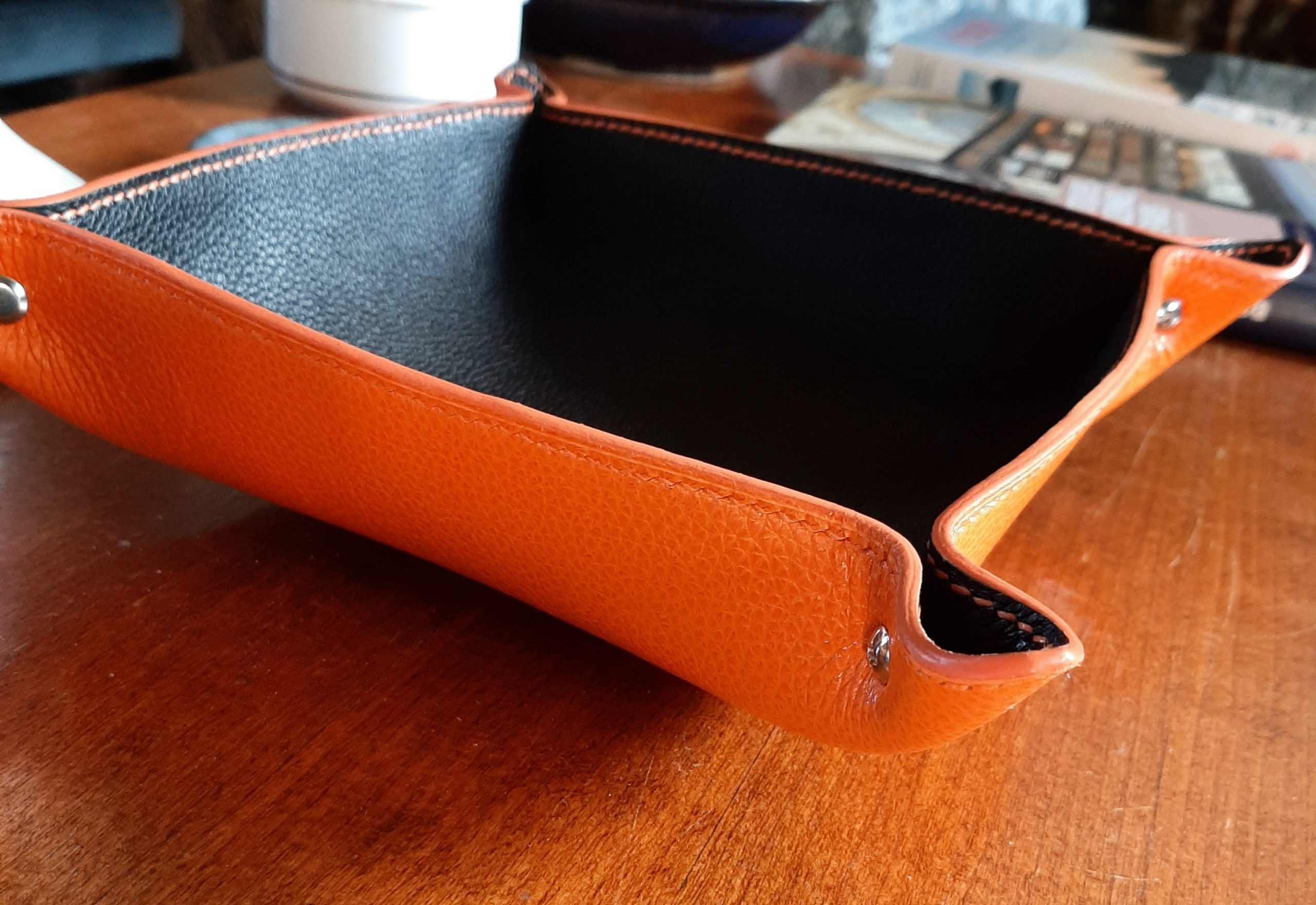 Vide-poches orange et noir – Image 2