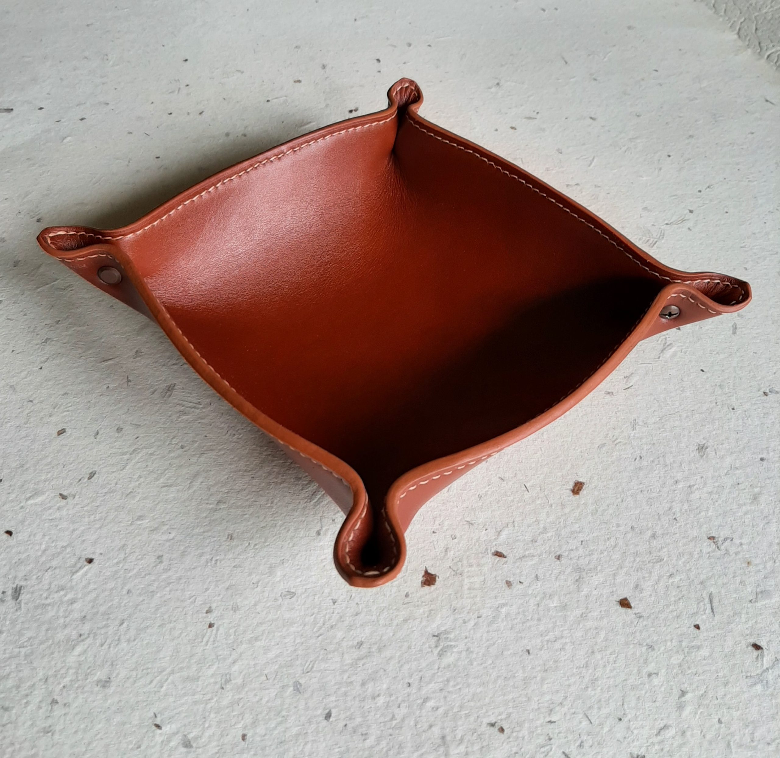 Vide-poches marron – Image 1